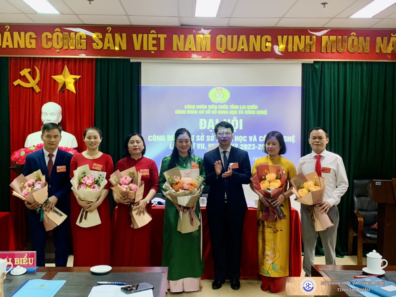 tang-hoa-BCH-khoa-2017-2022.jpg