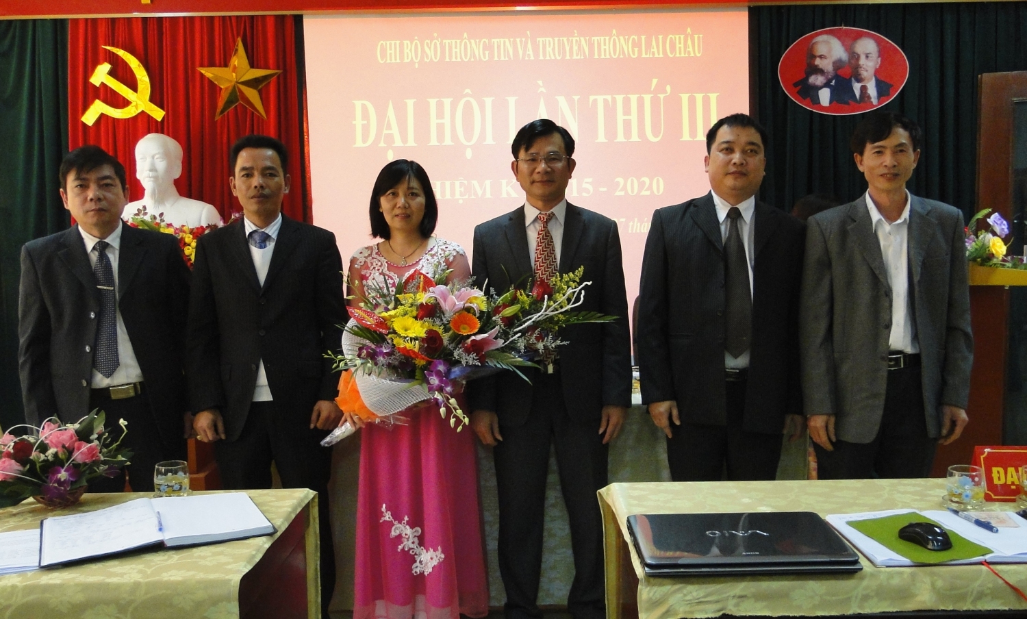 Ban Chấp hành chi bộ khóa 2015-2020 ra mắt Đại hội.