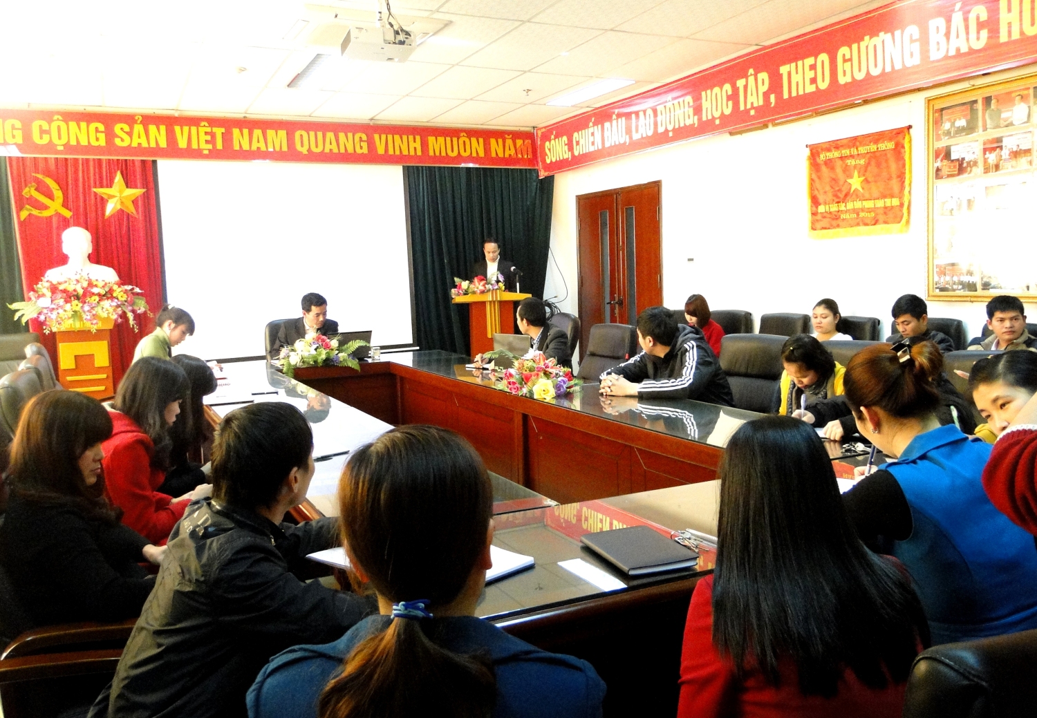 Các đại biểu tham dự Hội nghị.