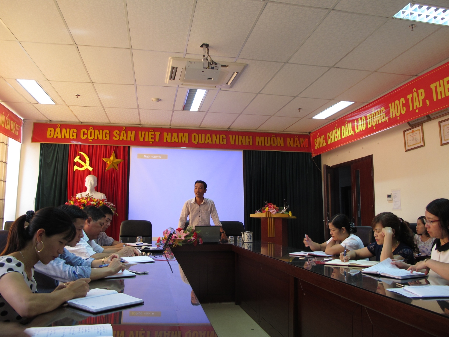 Đ/c Nguyễn Minh Hiệu, Phó Bí thư Đảng bộ - Phó Giám đốc Sở phát biểu tại Hội nghị.