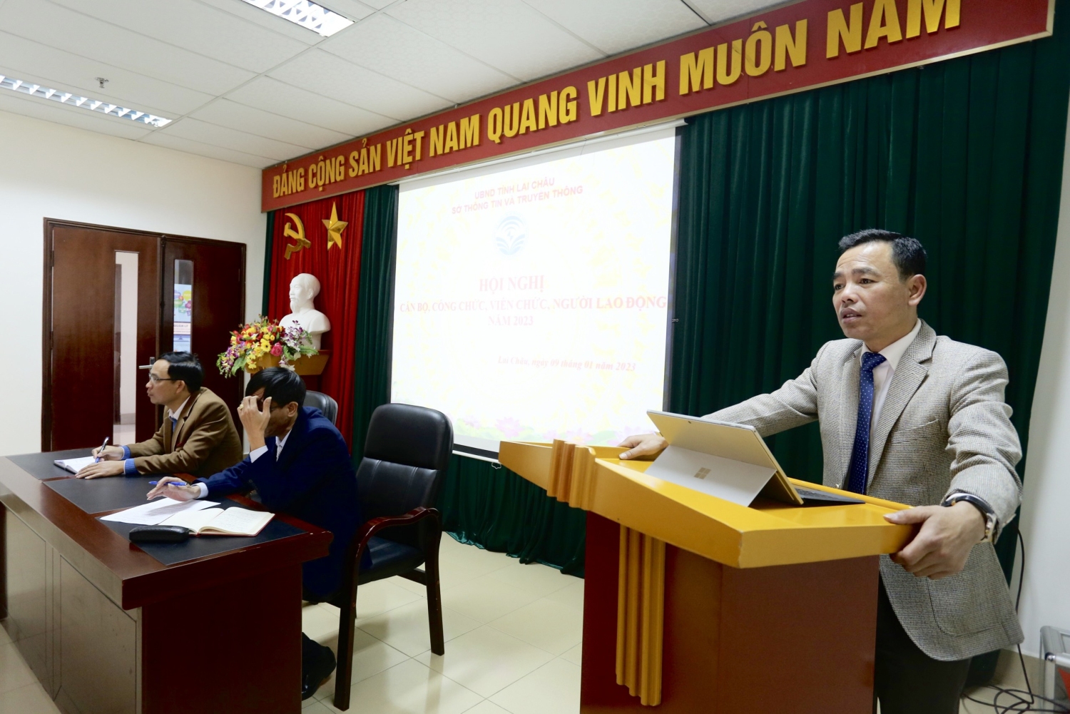 Description: https://stttt.laichau.gov.vn/Files/SoTTTT/Users/928/2023/Thang1/z4025356886592_f5966756441c67cd278835dfab24a719.jpg