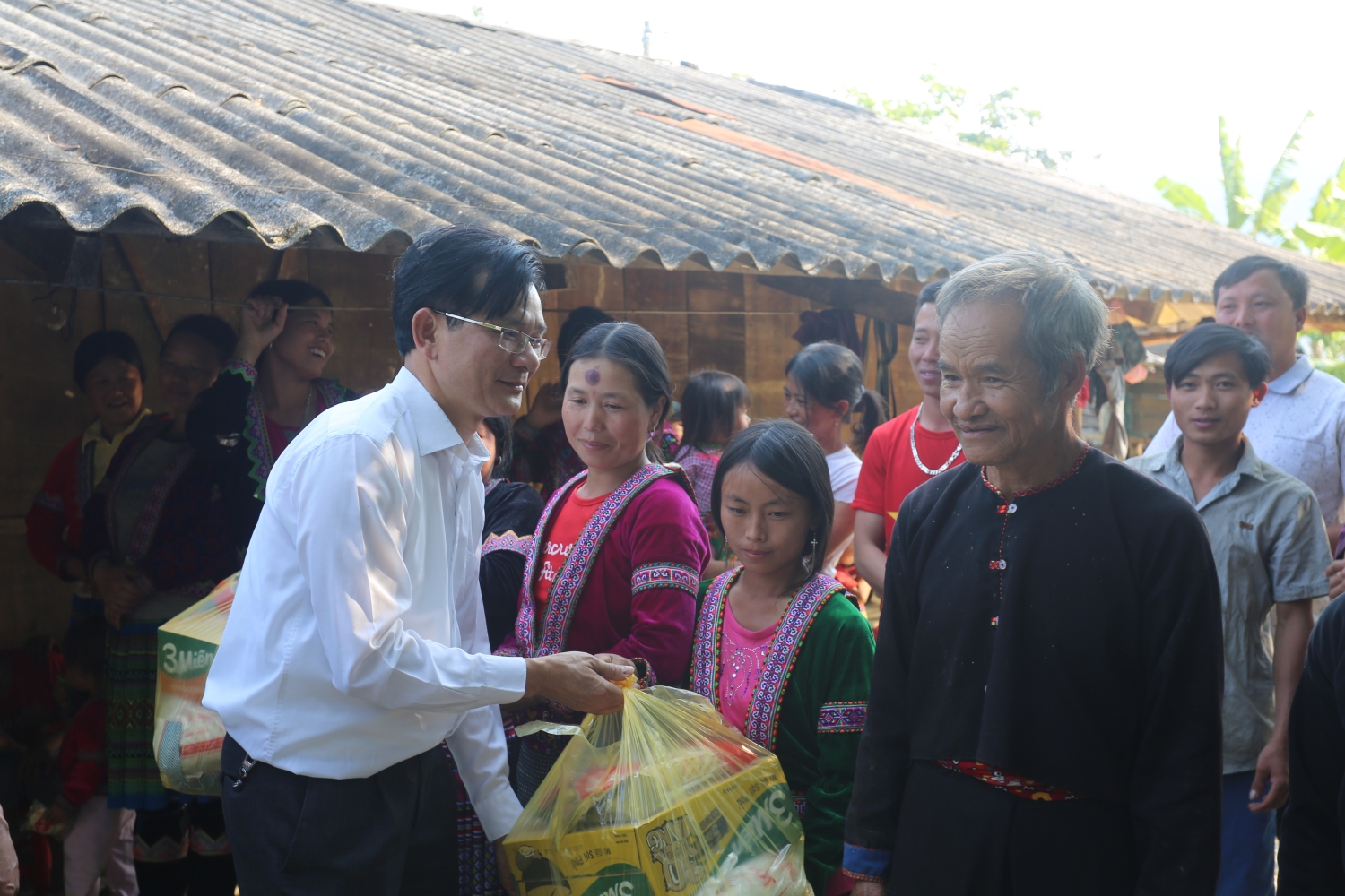 Description: https://stttt.laichau.gov.vn/Files/SoTTTT/Users/821/2019/Thang3/sep-tang-qua.JPG