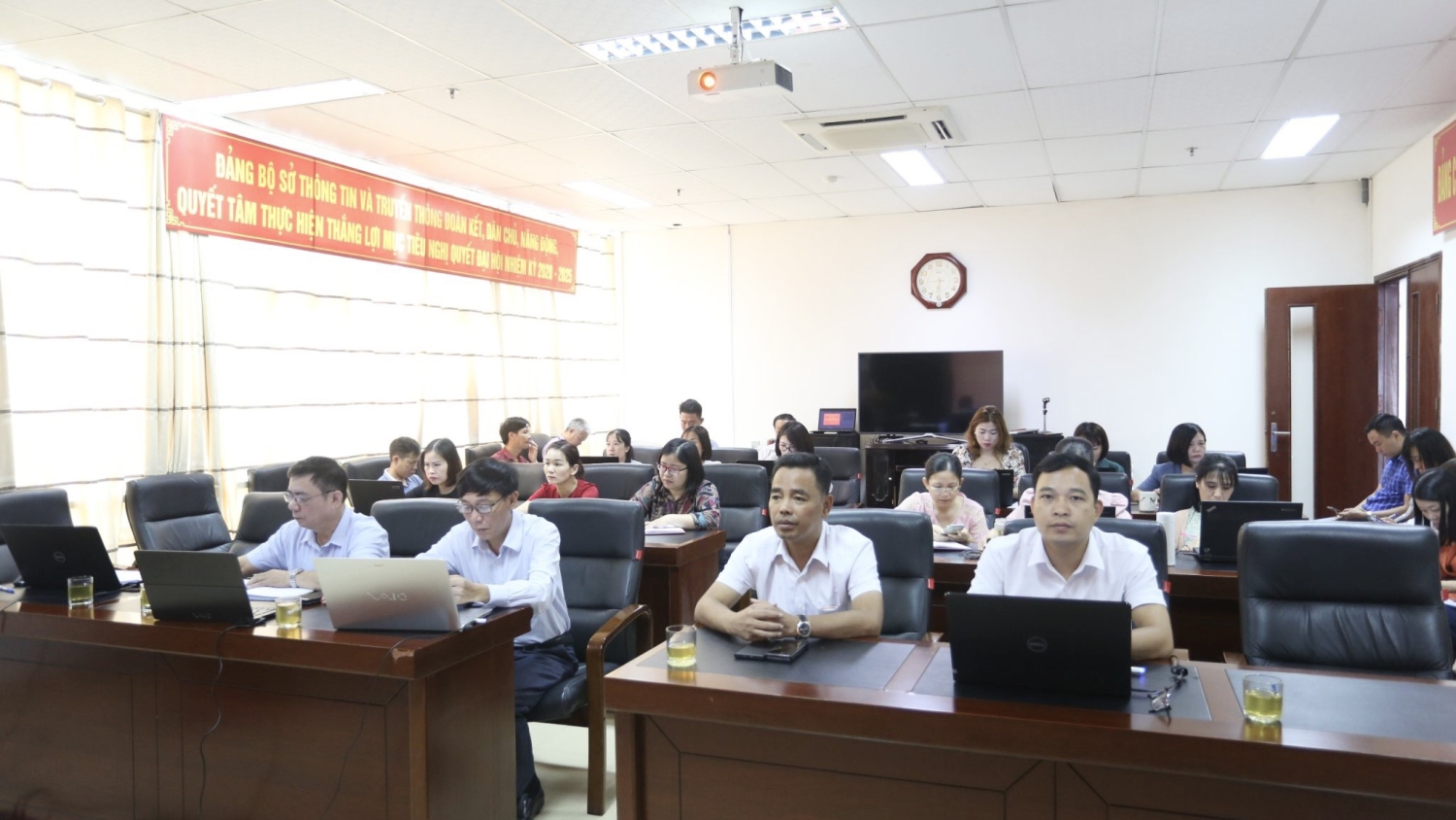 https://stttt.laichau.gov.vn/Files/SoTTTT/Users/928/2023/Thang10/z4754320388308_5932d6b7d05d4e928ff415e600a210d3.jpg