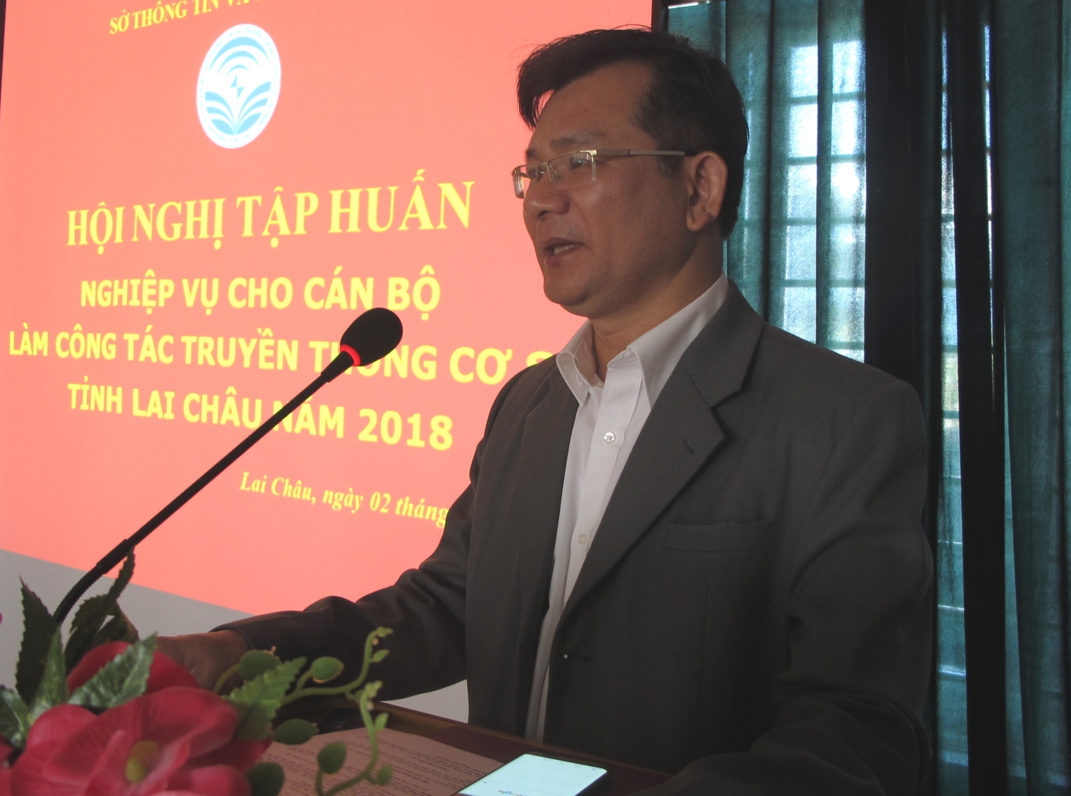 Đ/c Nguyễn Quốc Luân, Giám đốc Sở Thông tin và Truyền thông phát biểu tại lớp tập huấn.