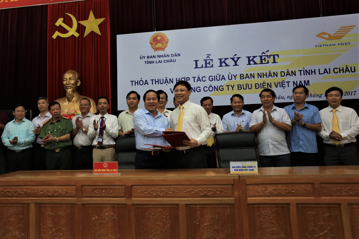 Lễ ký kết thỏa thuận hợp tác giữa UBND tỉnh Lai Châu và Tổng công ty Bưu điện Việt Nam. Nguồn: laichau.gov.vn