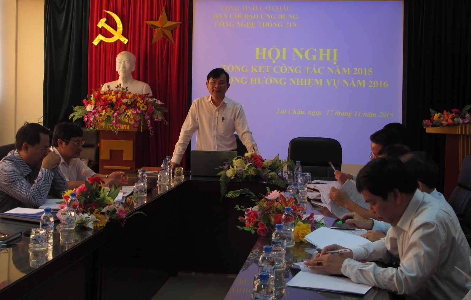 Đ/c Nguyễn Quốc Luân, Giám đốc Sở Thông tin và Truyền thông - Phó Ban Chỉ đạo ứng dụng CNTT tỉnh phát biểu tại Hội nghị