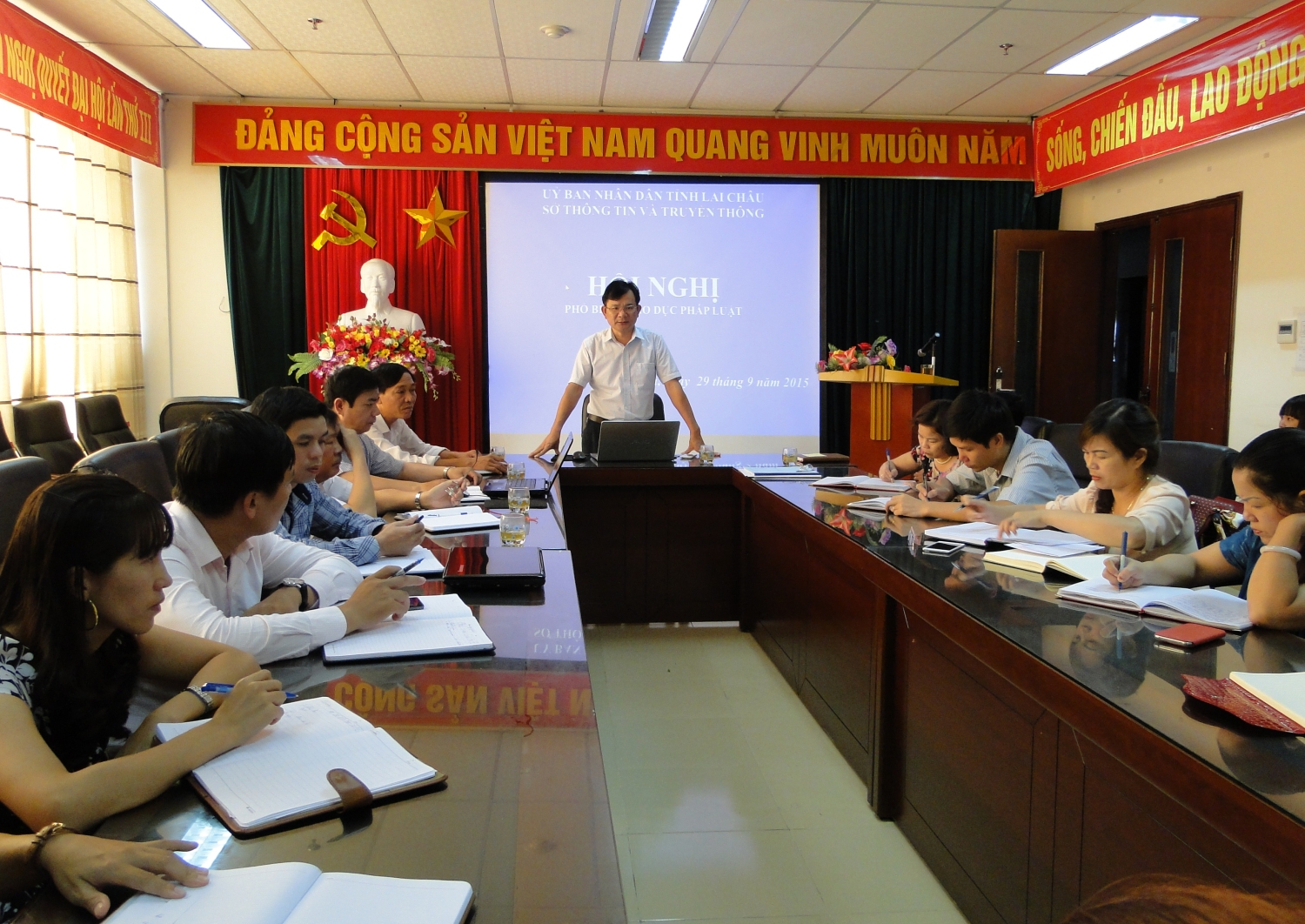 Đ/c Nguyễn Quốc Luân, Giám đốc Sở Thông tin và Truyền thông phát biểu chỉ đạo tại Hội nghị.