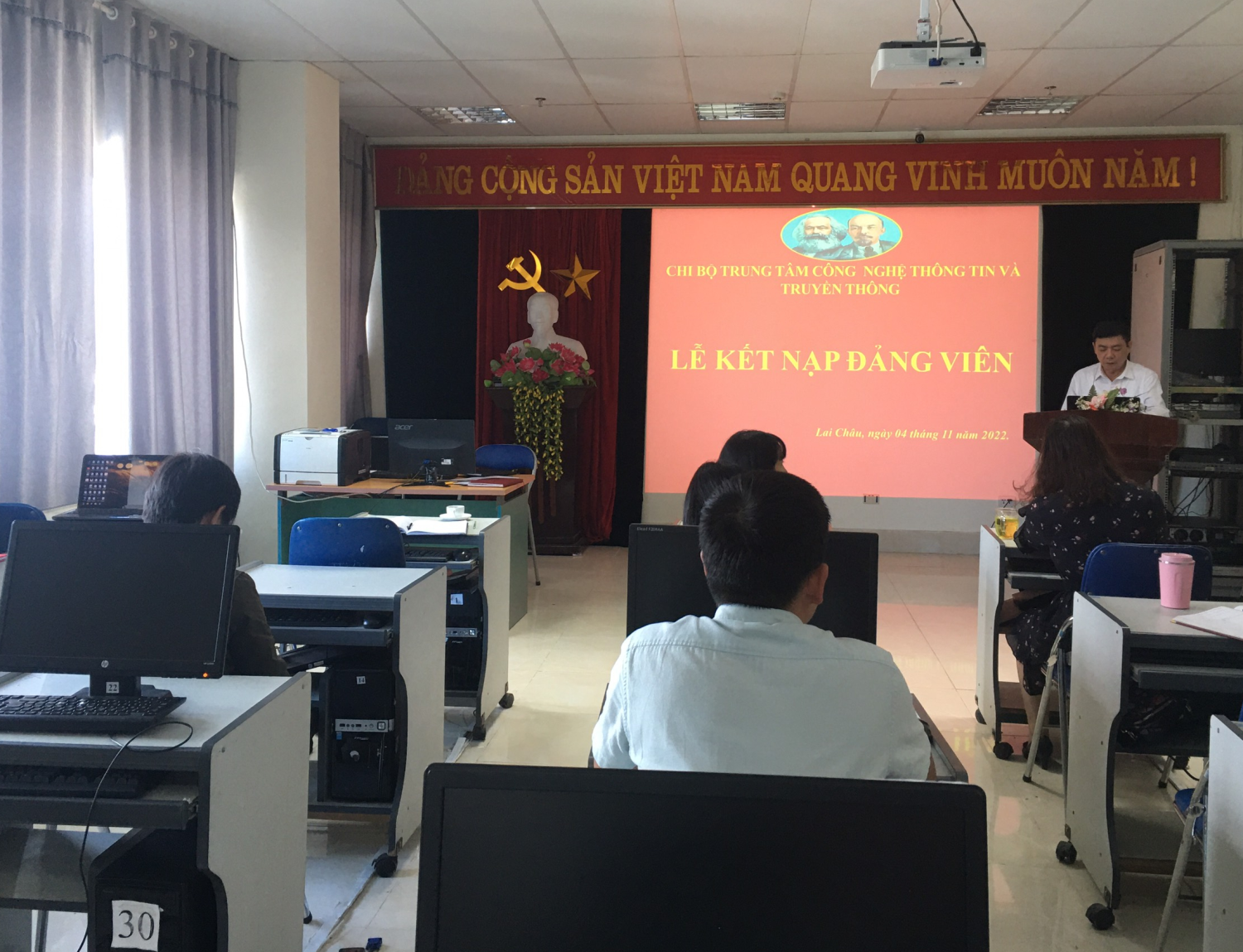 Quang cảnh buổi lễ kết nạp