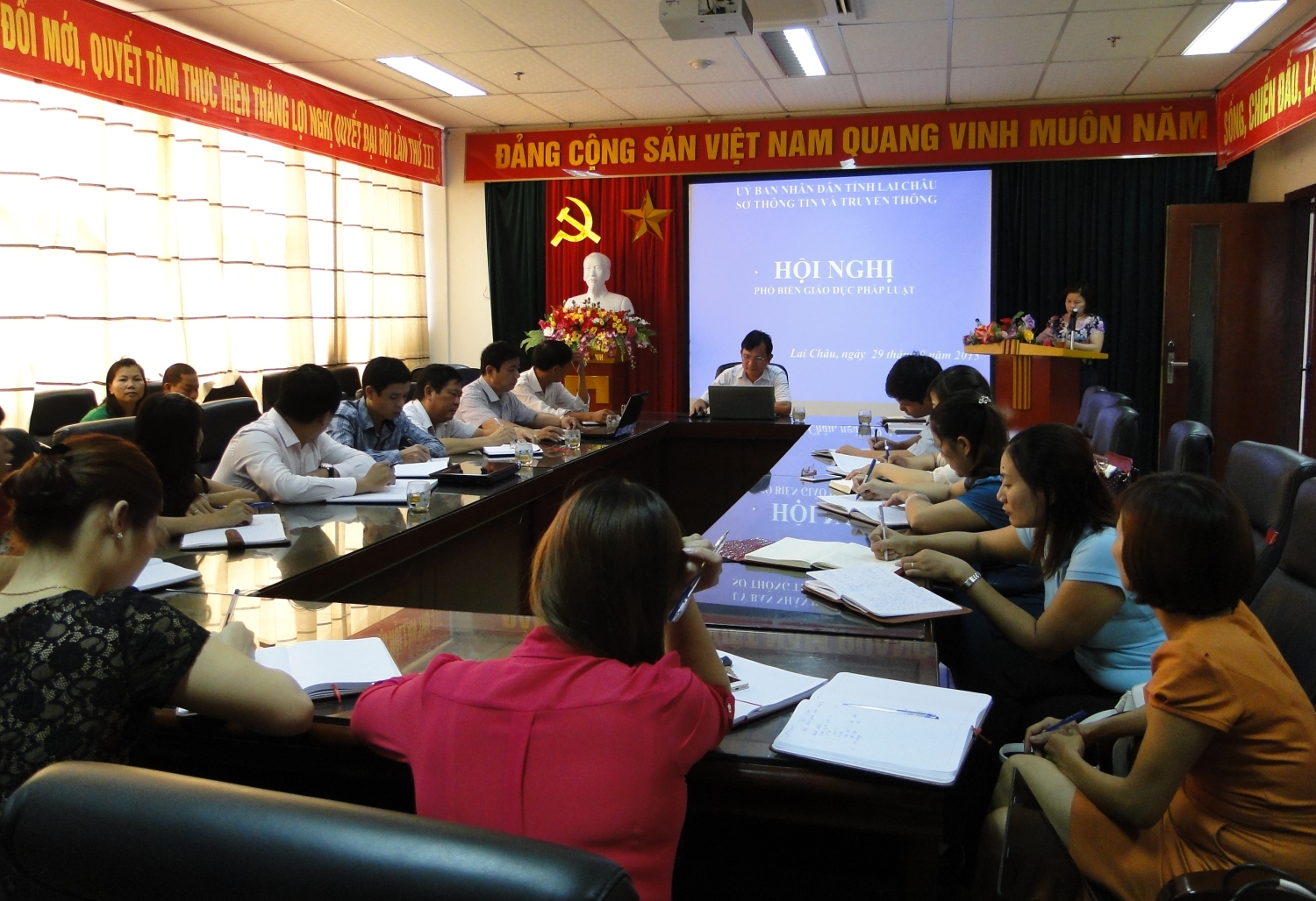Một buổi tuyên truyền, phổ biến pháp luật của Sở Thông tin và Truyền thông.