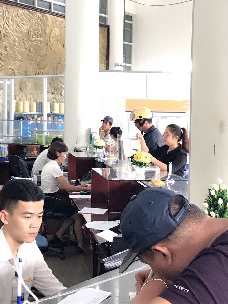 Điểm cung ứng dịch vụ chuyển phát TTHC cho người dân tại Bưu điện tỉnh Lai Châu