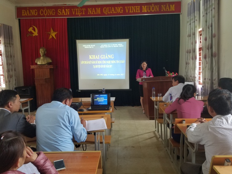 Toàn cảnh lớp khai giảng