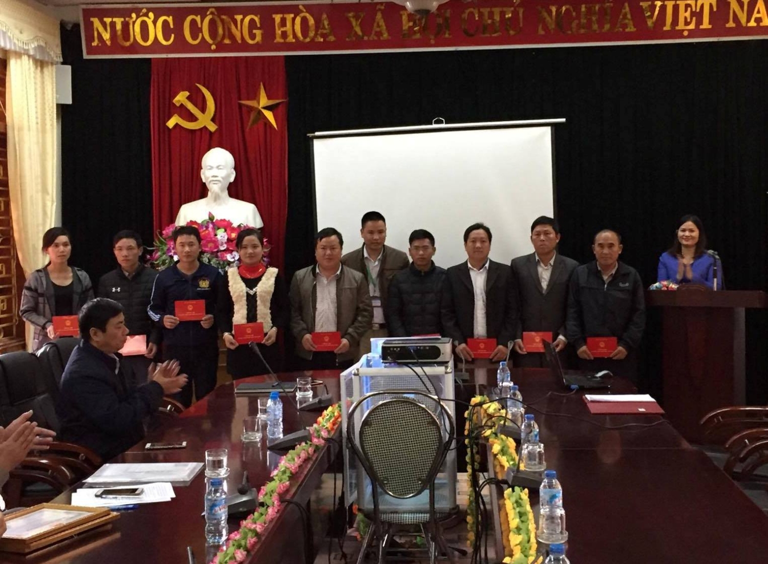 Trao Chứng chỉ cho các học viên