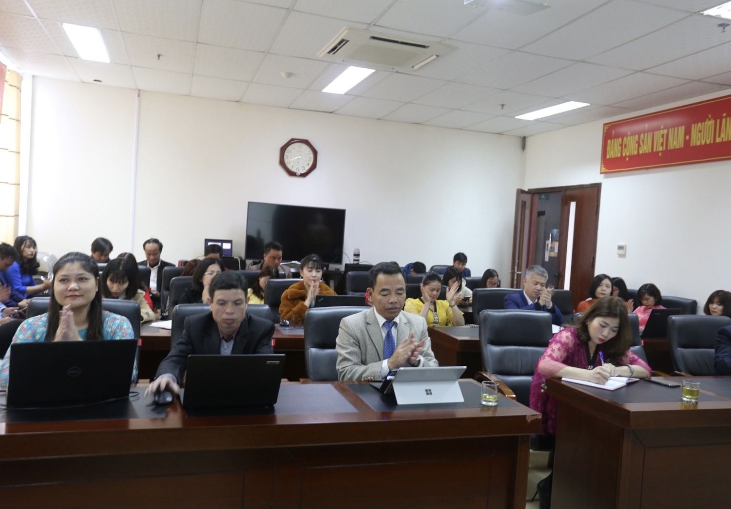 Quang cảnh hội nghị