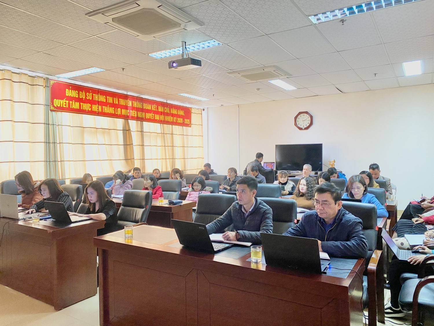 Các đại biểu tham dự Hội nghị